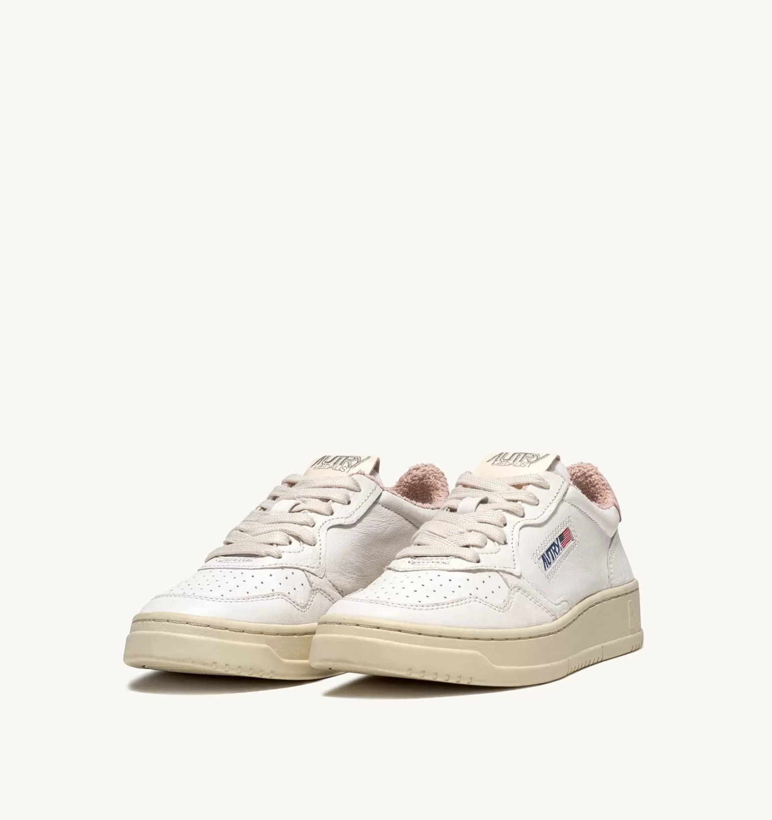 Medalist^AUTRY Medalist Low Sneaker In Pelle Morbida Di Capra E Spugna Color Bianco E Powder