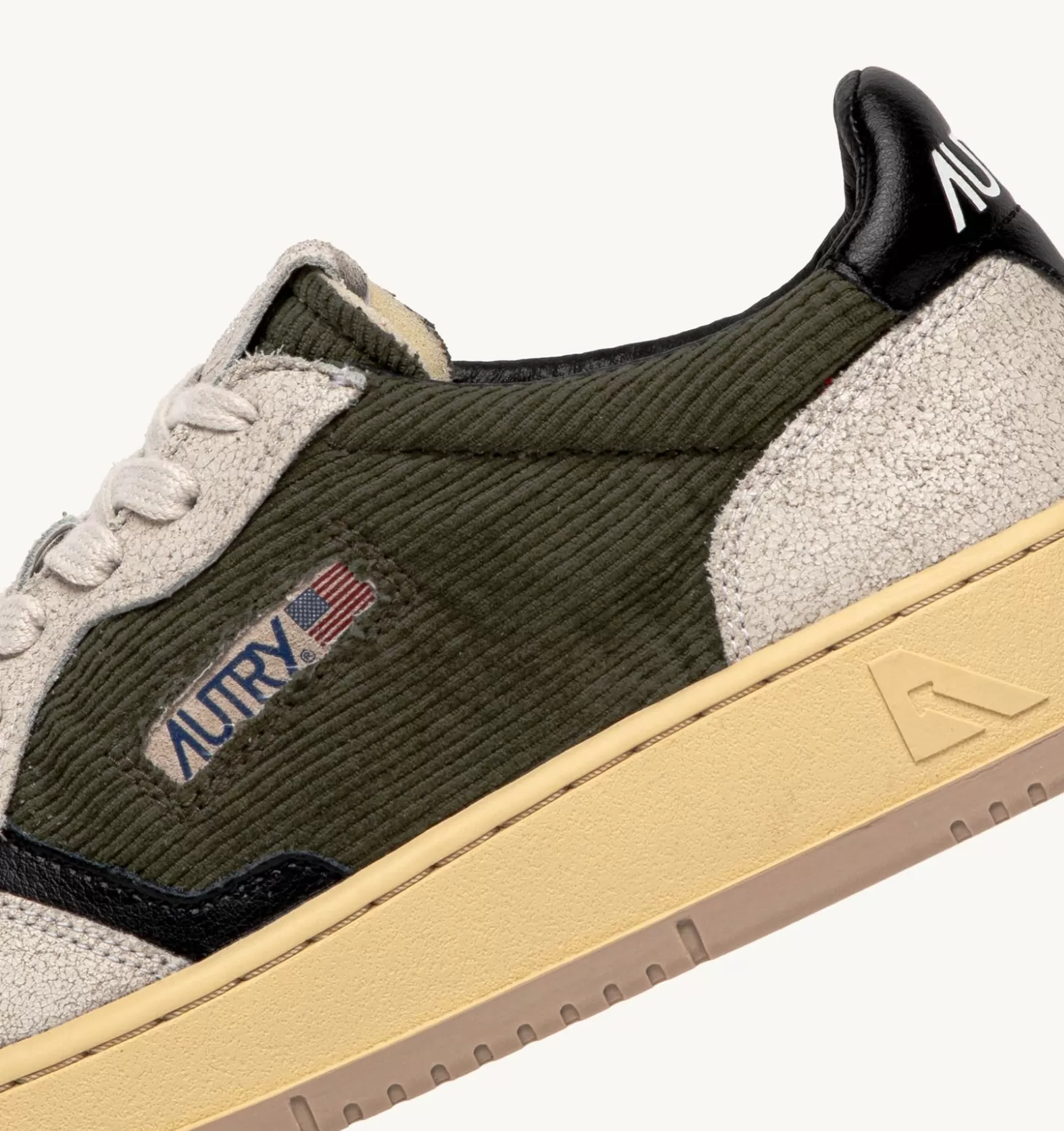 Medalist^AUTRY Medalist Low Sneakers In Green Ribbed Velvet And White Leather