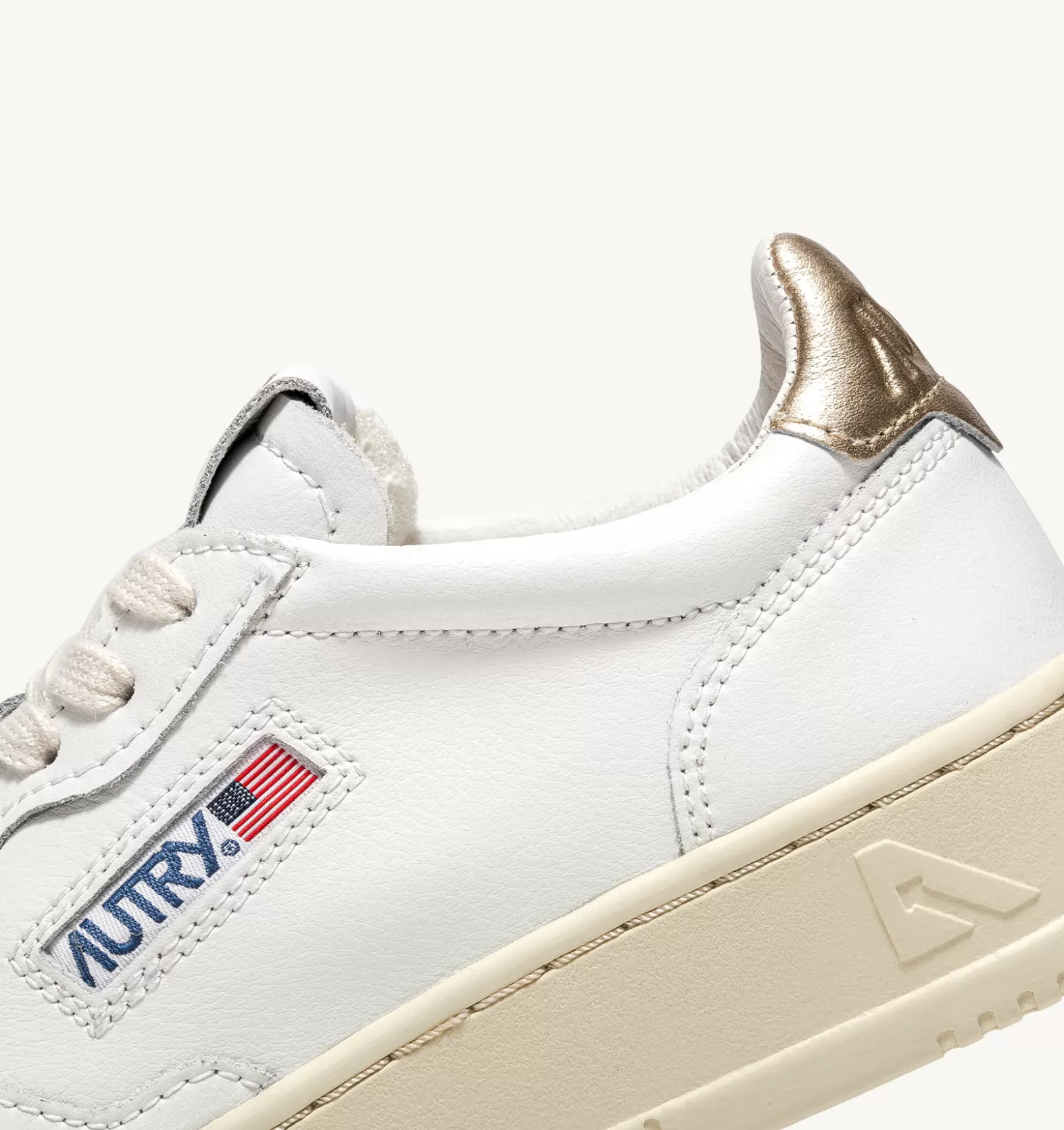 Medalist^AUTRY Medalist Low Sneakers In Leather White And Gold