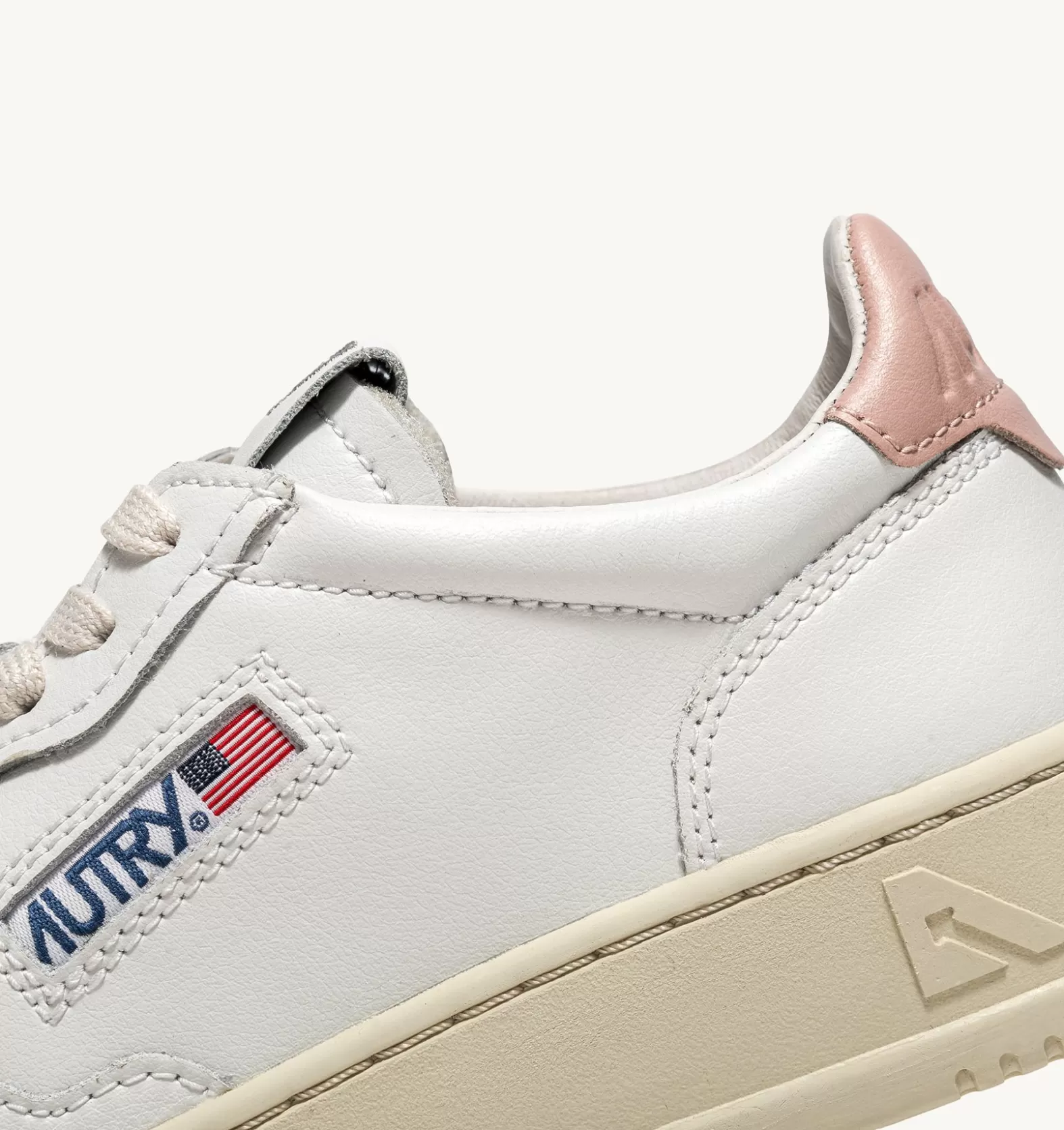 Medalist^AUTRY Medalist Low Sneakers In Leather White And Pink