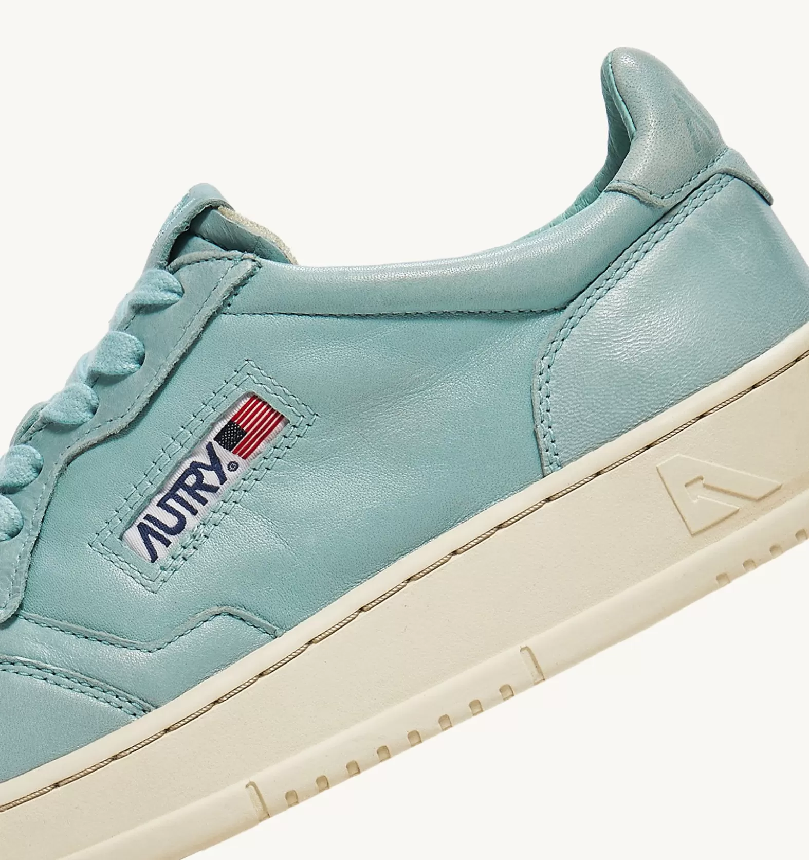 Medalist^AUTRY Medalist Low Sneakers In Soft Goatskin Color Shell