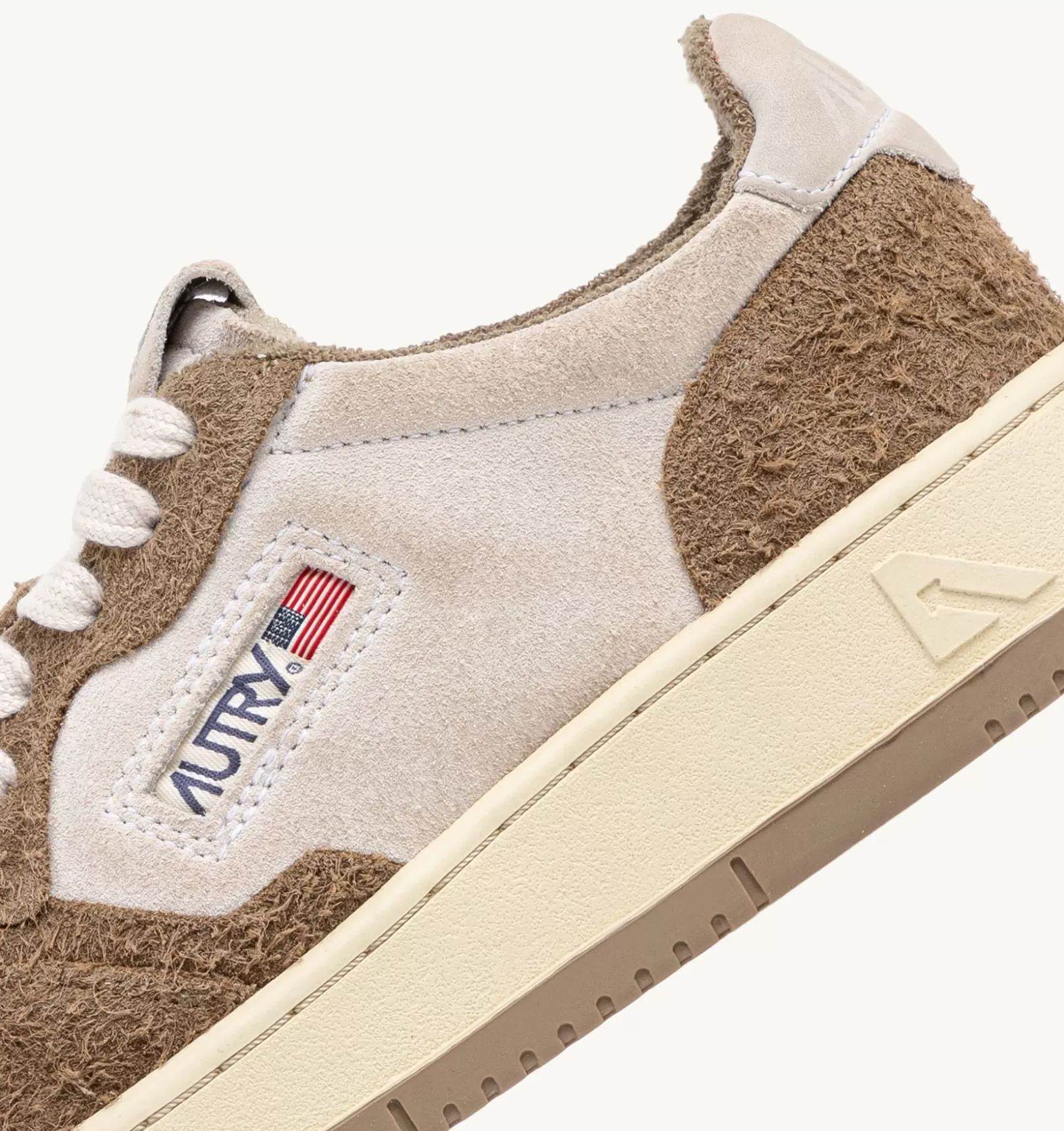 Medalist^AUTRY Medalist Low Sneakers In Suede White And Hair-Effect Suede Mud Brown