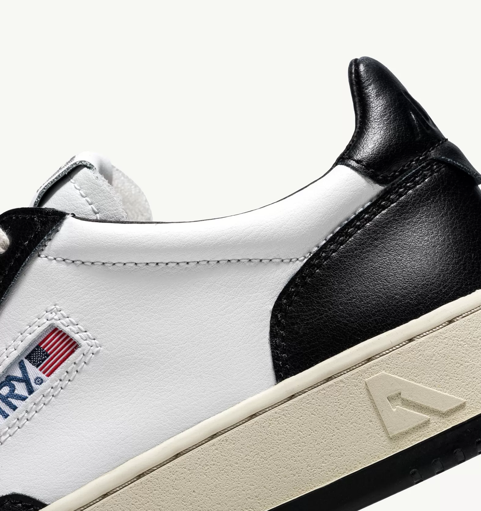 Medalist^AUTRY Medalist Low Sneakers In Two-Tone Leather Color White And Black
