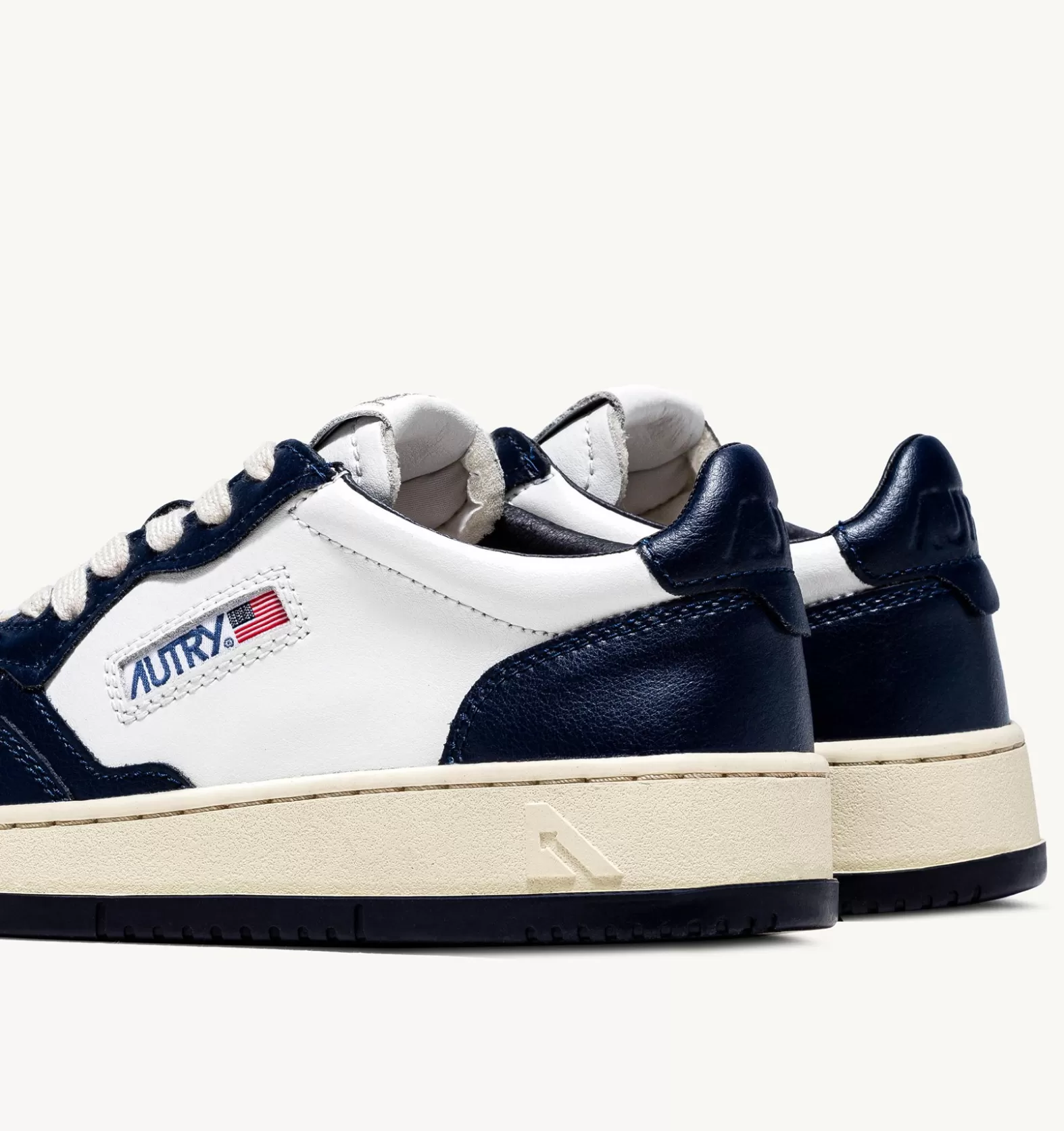 Medalist^AUTRY Medalist Low Sneakers In Two-Tone Leather Color White And Blue