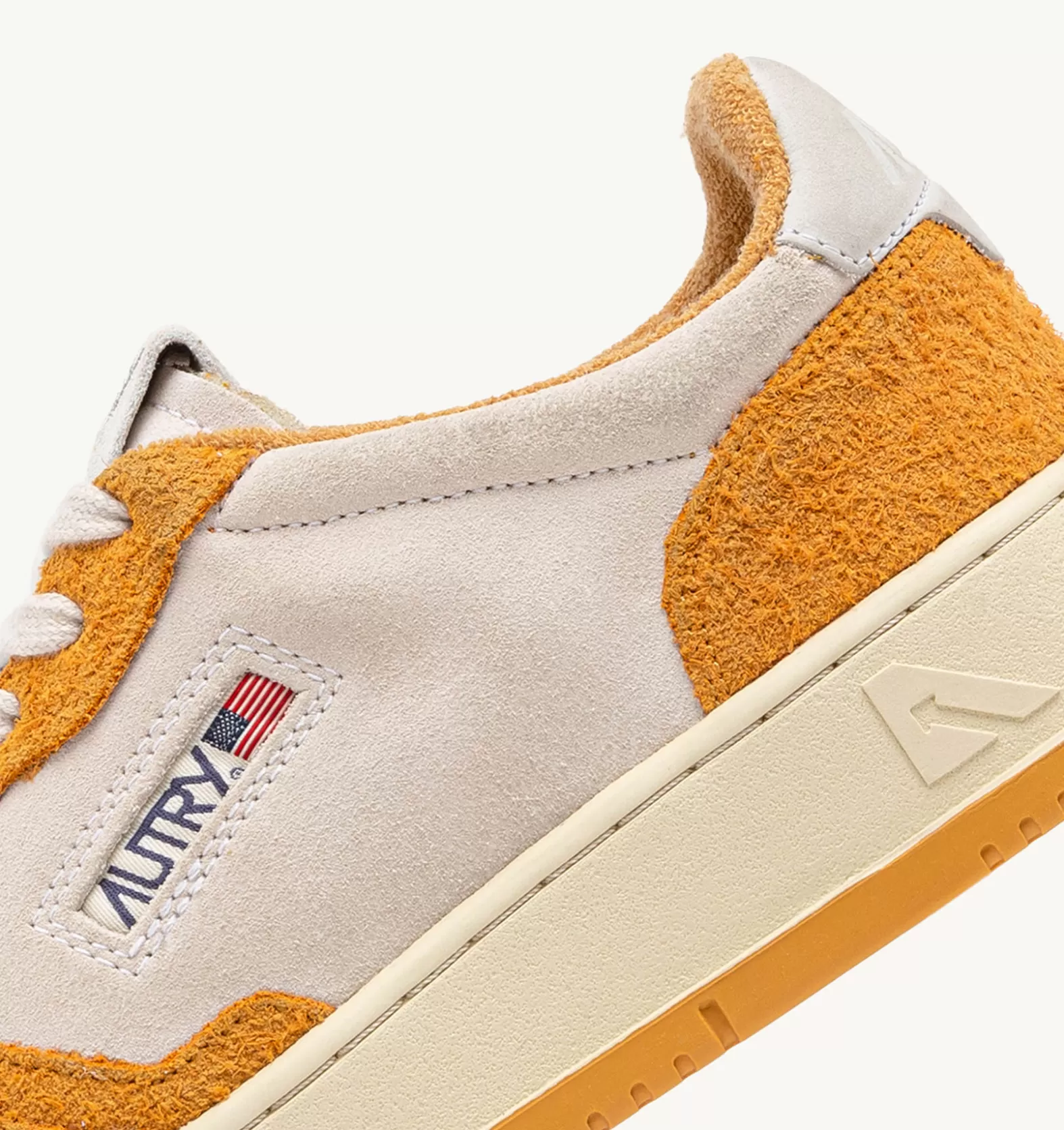Medalist^AUTRY Medalist Low Sneakers In White Suede And Orange Hair-Effect Suede