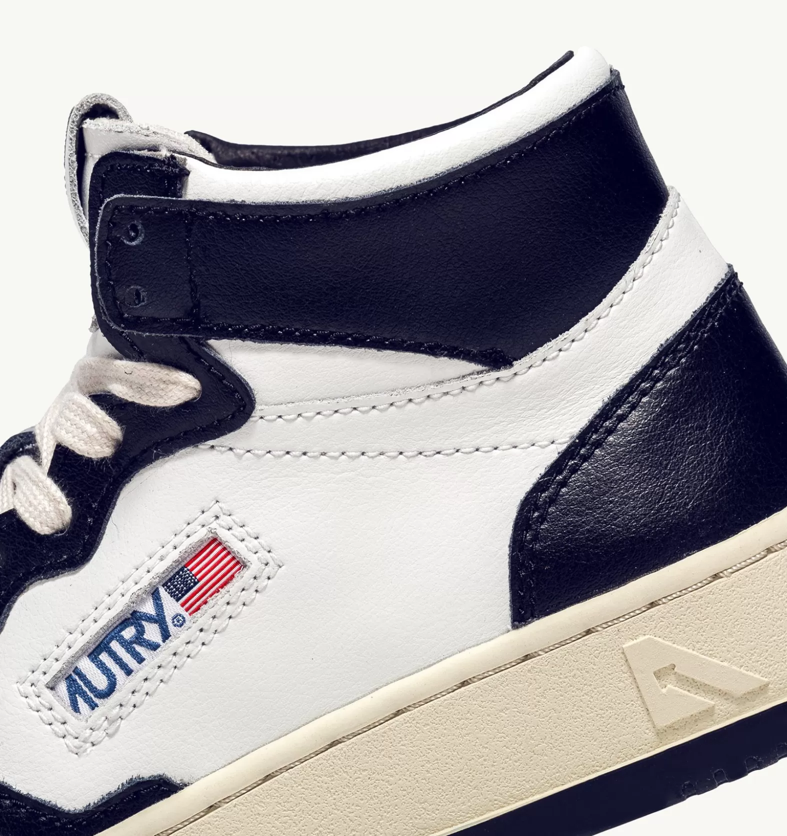 Medalist^AUTRY Medalist Mid Sneakers In Leather Bianca And Blue