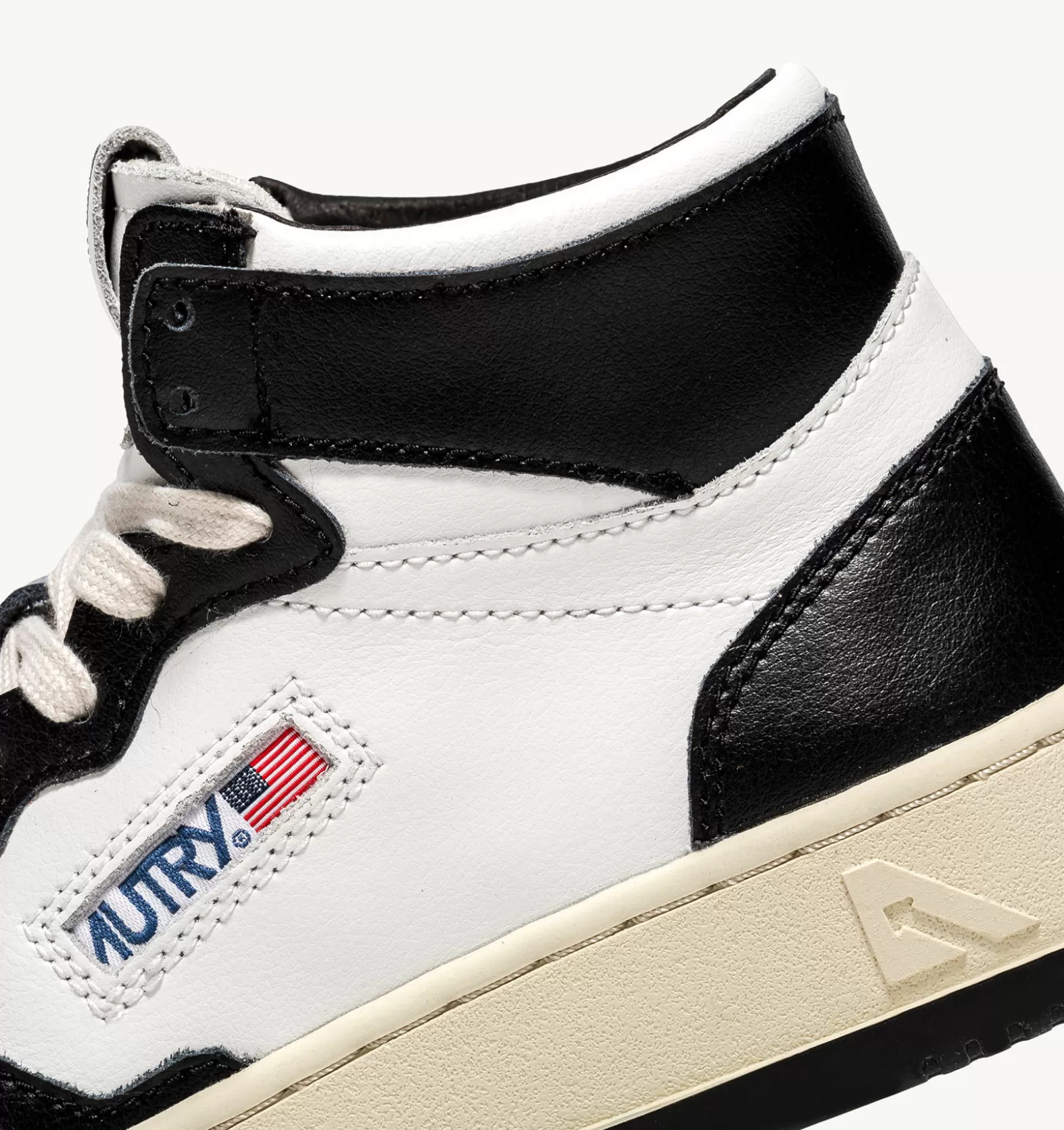 Medalist^AUTRY Medalist Mid Sneakers In Two-Tone Leather Color White And Black