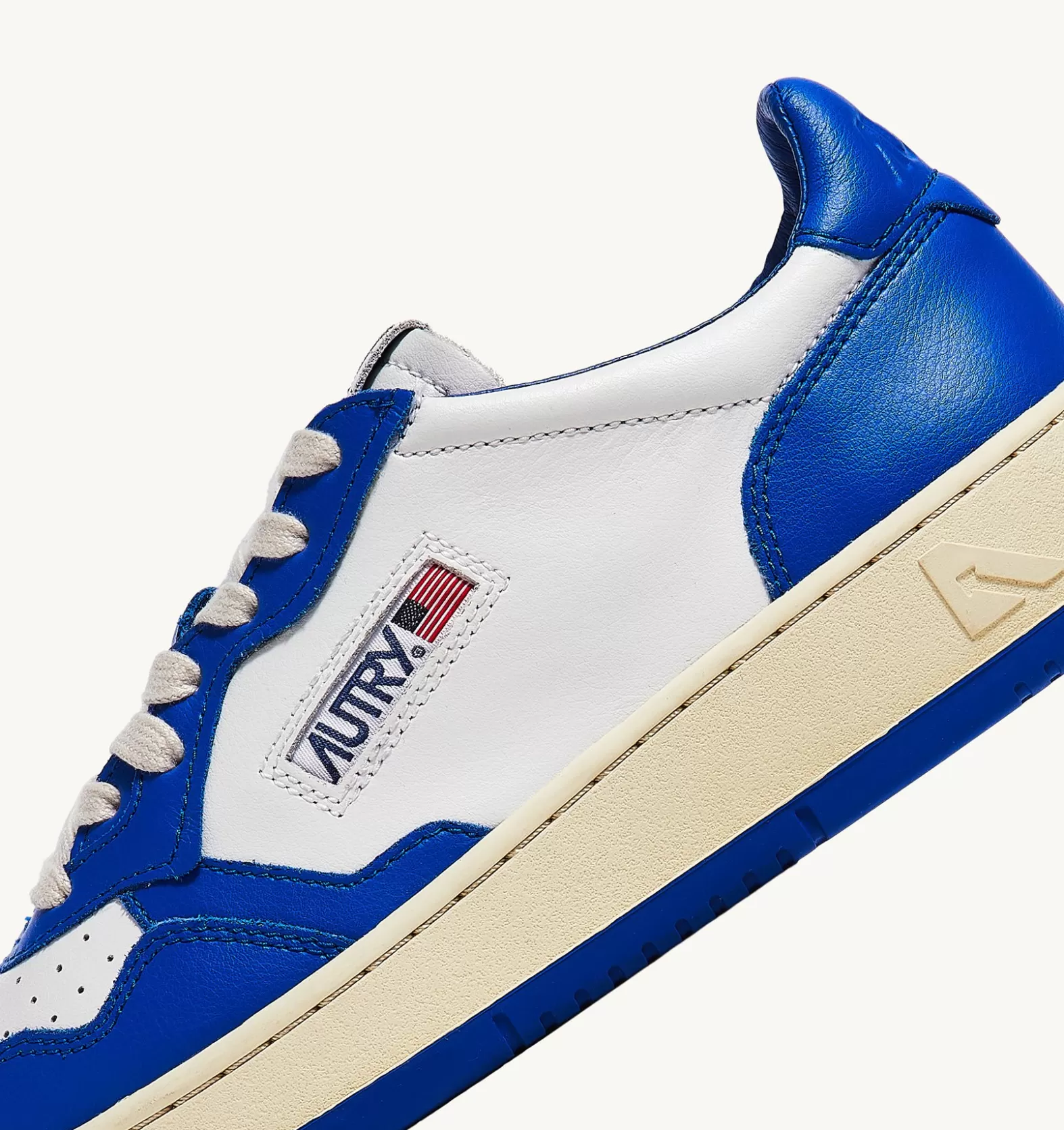Medalist^AUTRY Two-Tone Medalist Low Sneakers In Leather Color White And Prince Blue