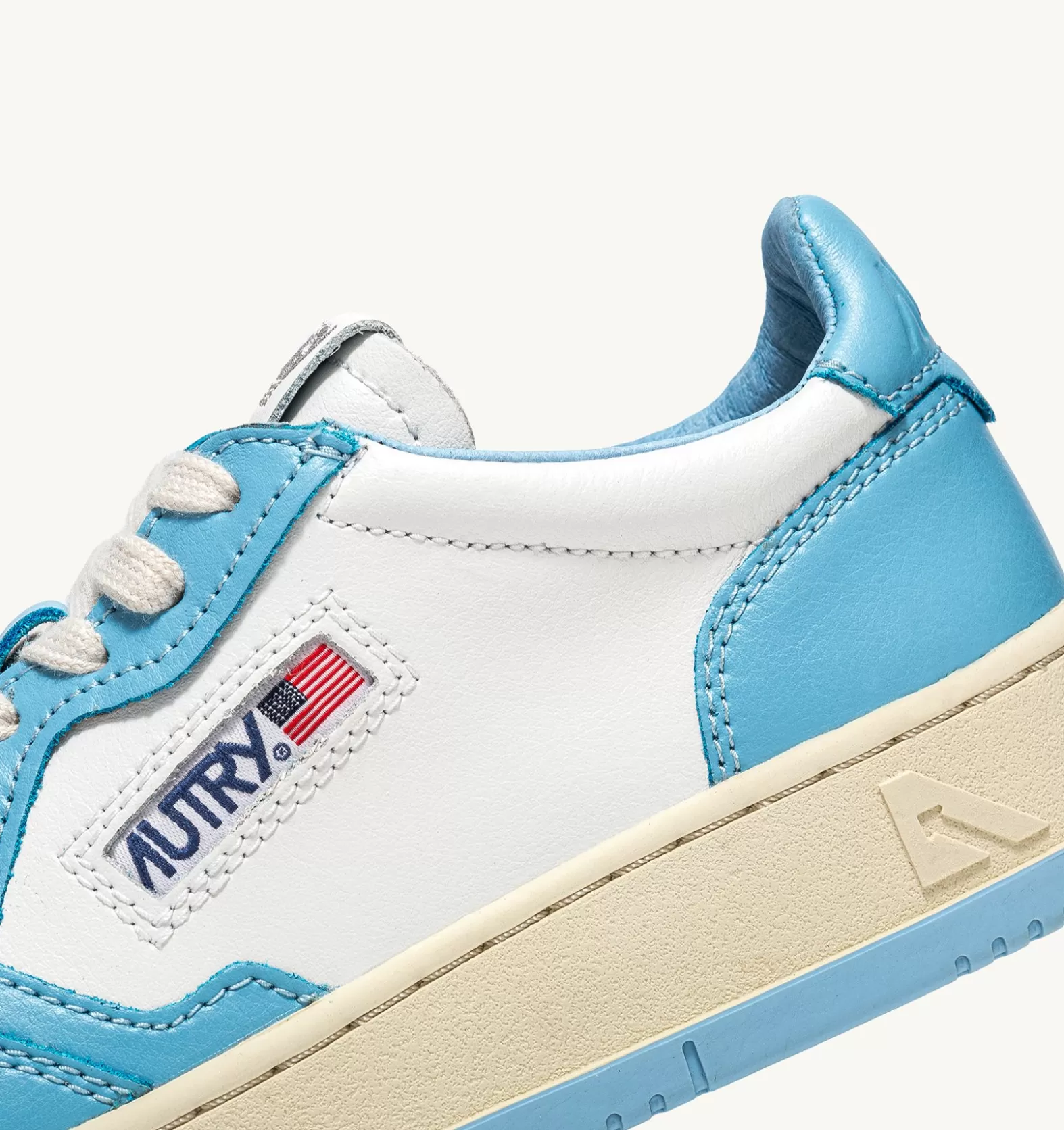 Medalist^AUTRY Two-Tone Medalist Low Sneakers In Leather Color White And Sea Blue