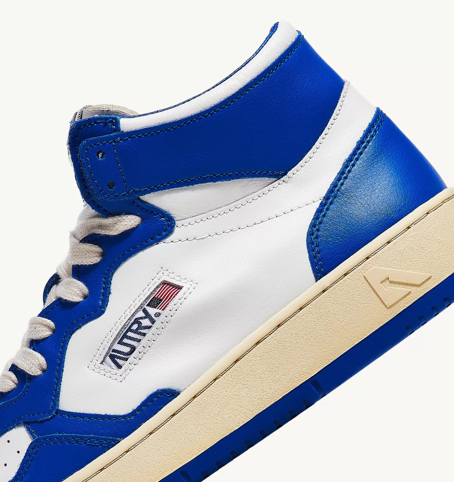 Medalist^AUTRY Two-Tone Medalist Mid Sneakers In Leather Color White And Prince Blue